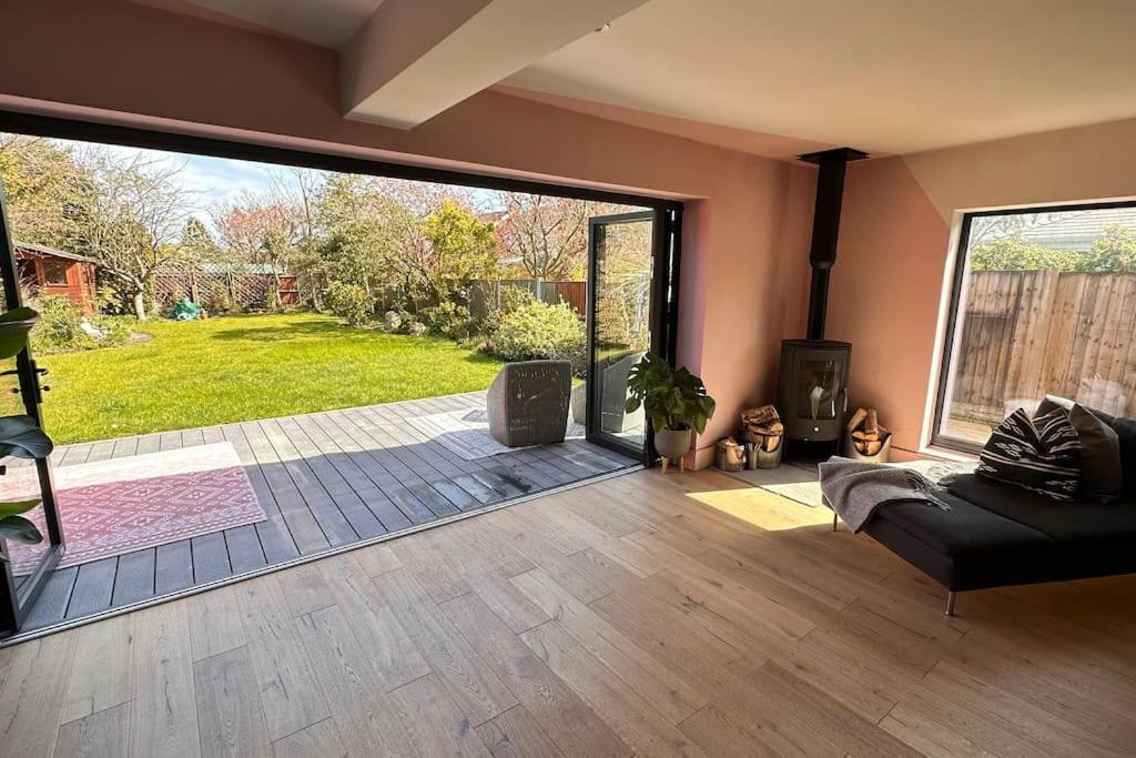 Formby, Spacious True Bungalow Steps From Beach Zewnętrze zdjęcie